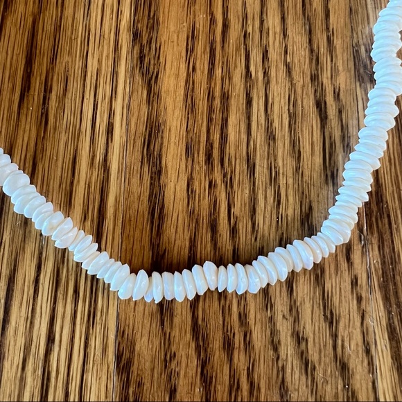 White Shell Beach Necklace Choker - Picture 2 of 3